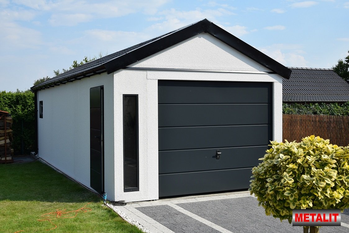 GARAŻ STALOWY TYNKOWANY